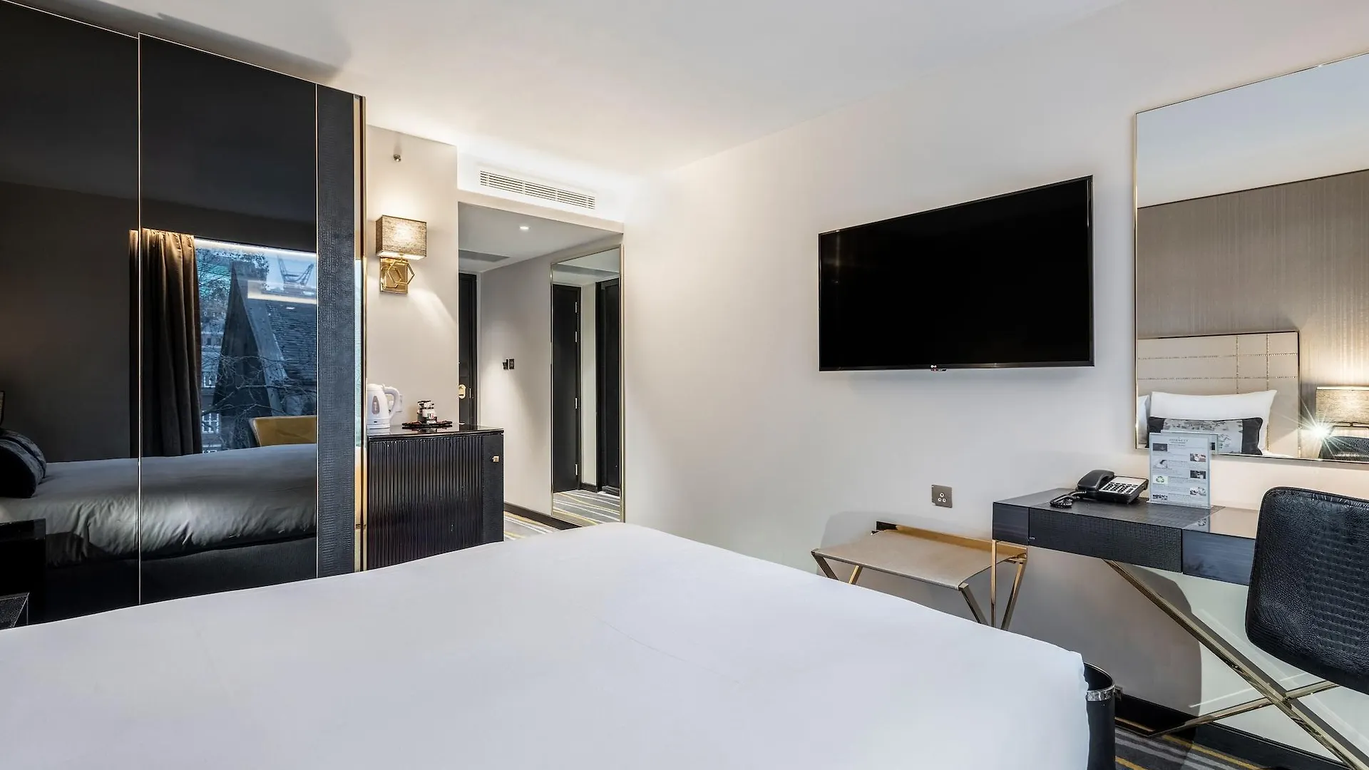 Hotel Saint London 4*,